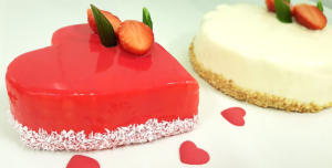 Tort walentynkowy, tort w białej glazurze, tort czerwone serduszko - Cukiernia Markiza Stare Babice